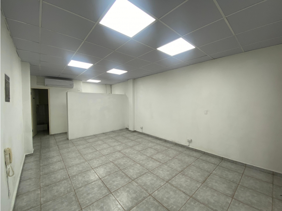 CALLE 50 / OFICINA / PLAZA VARIBE / 43M / DIVISIONES / PLANTA ALTA — foto 6