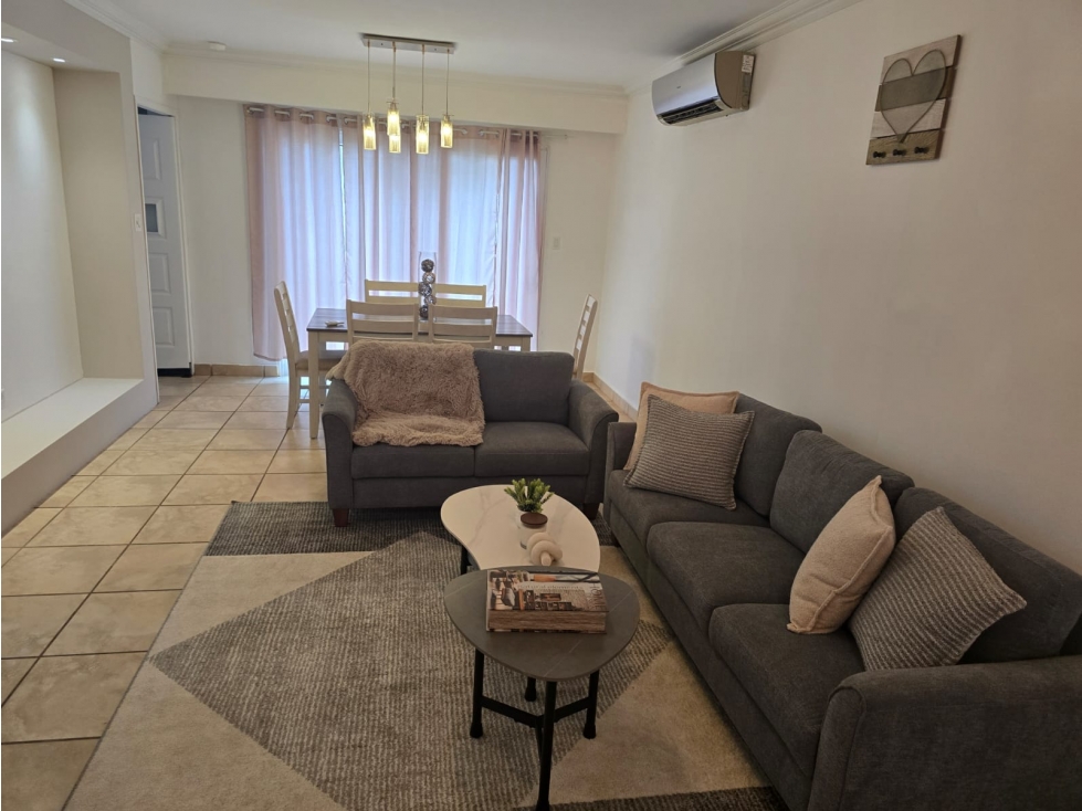 SE ALQUILA CASA EN BRISAS DEL GOLF 152M 3 HABITACIONES AMOBLADO DUPLEX