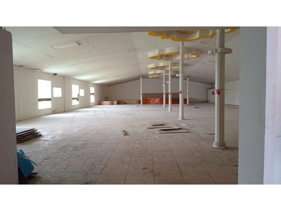 SE VENDE GALERA RIO ABAJO / BODEGA / 900M / CON OFICINA JC - 2