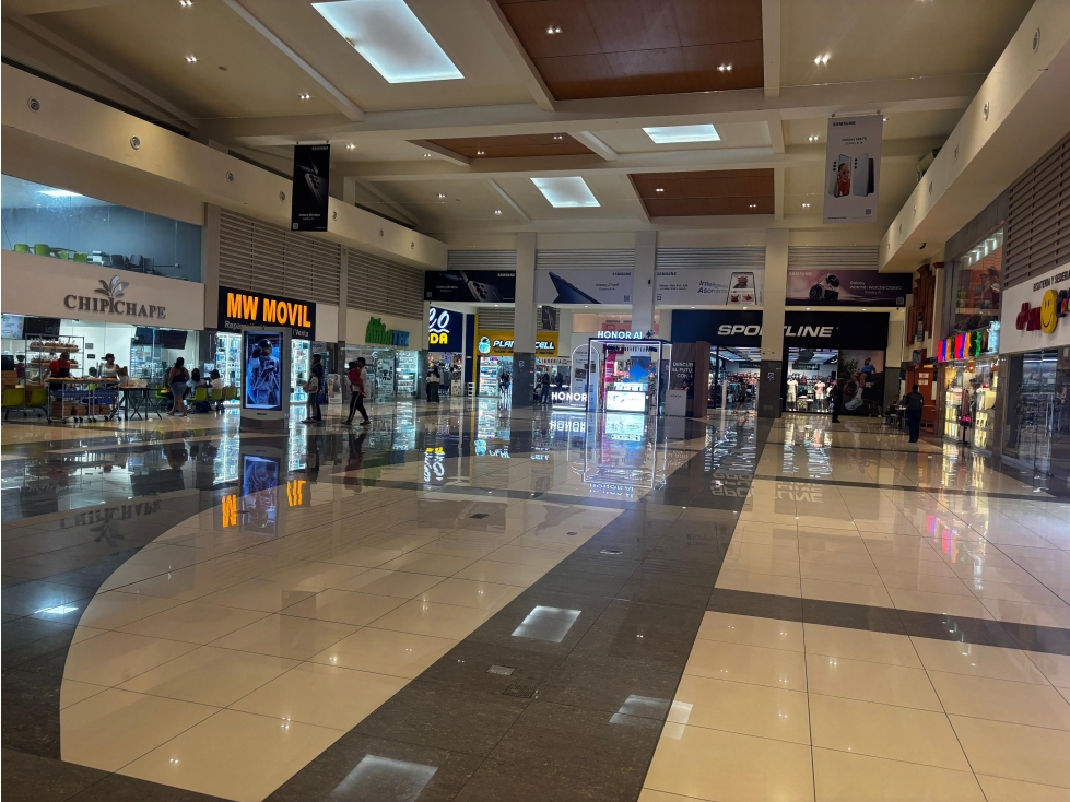 EL DORADO MALL / 130 M / PISO MEDIO / DIVISIONES / AIRE CENTRAL - 1