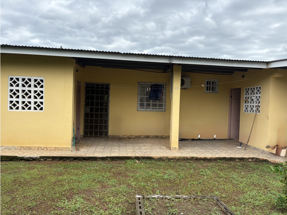 SE VENDE CASA EN NATA DE 4 HABITACIONES CERCA DE LA PANAMERICANA - 2
