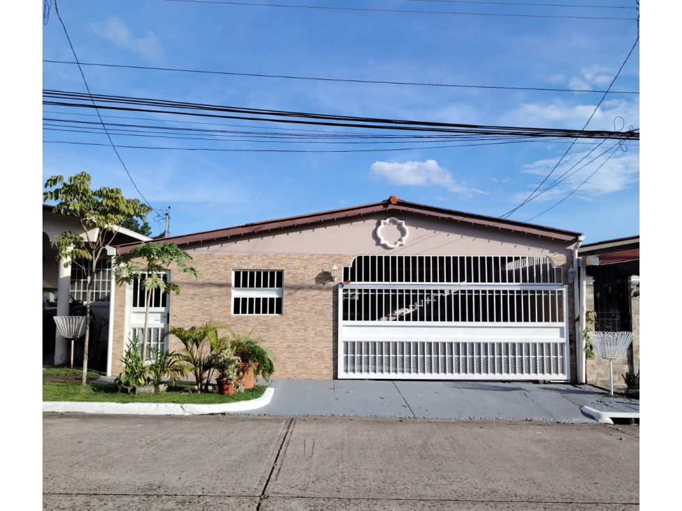 VENTA DE CASA EN BRISAS DEL GOLF DE 3 HABITACIONES CON 2 TERRAZAS — foto 3