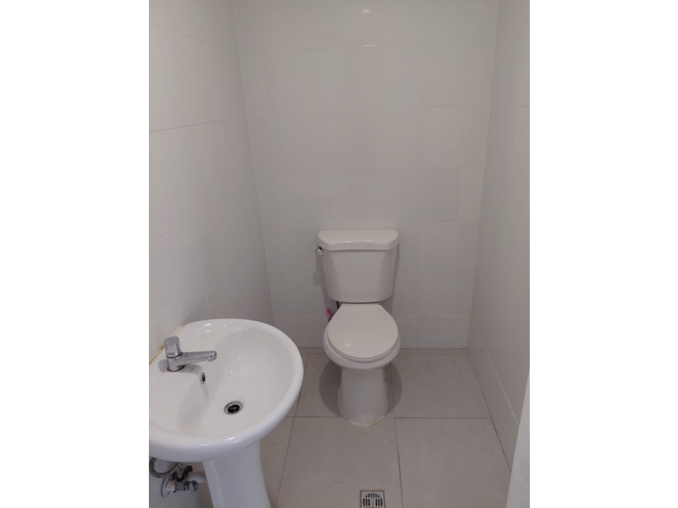 LOCAL COMERCIAL / CALLE 50 / 75m2 / POR ESTRENAR/ SOBRE VIA PRINCIPAL — foto 4