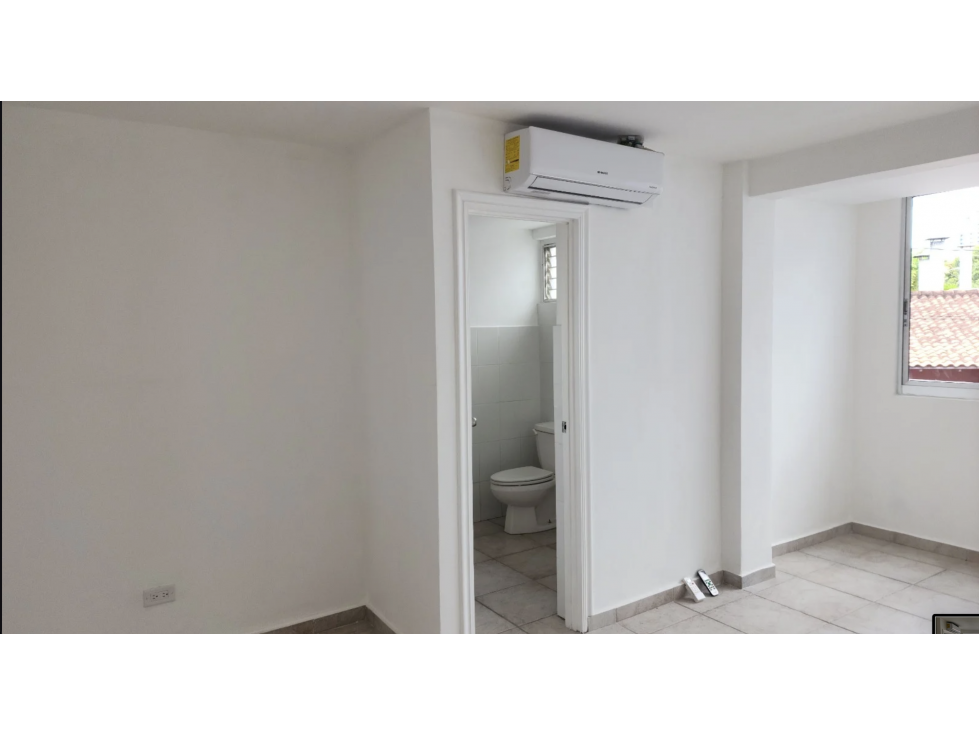CALLE 50 / OFICINA / PLAZA VARIBE / 93M / DIVISIONES / PLANTA ALTA — foto 4