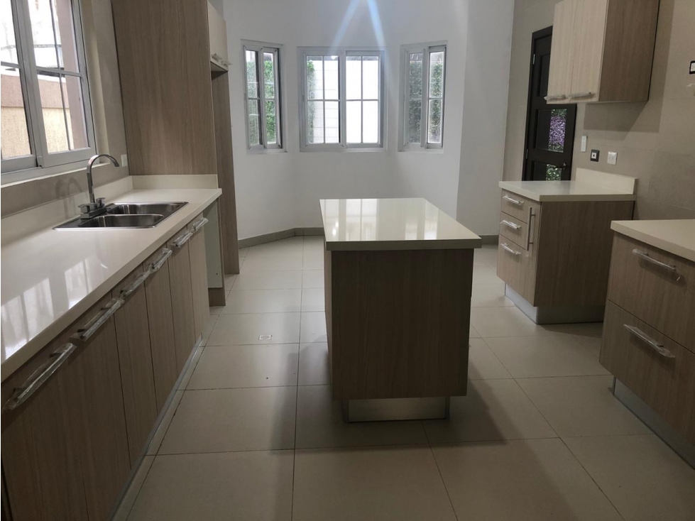 COSTA SUR / EL DORAL / 351M / 4 HABITACION / VACIA / ESTENAR PREVENTA - 5