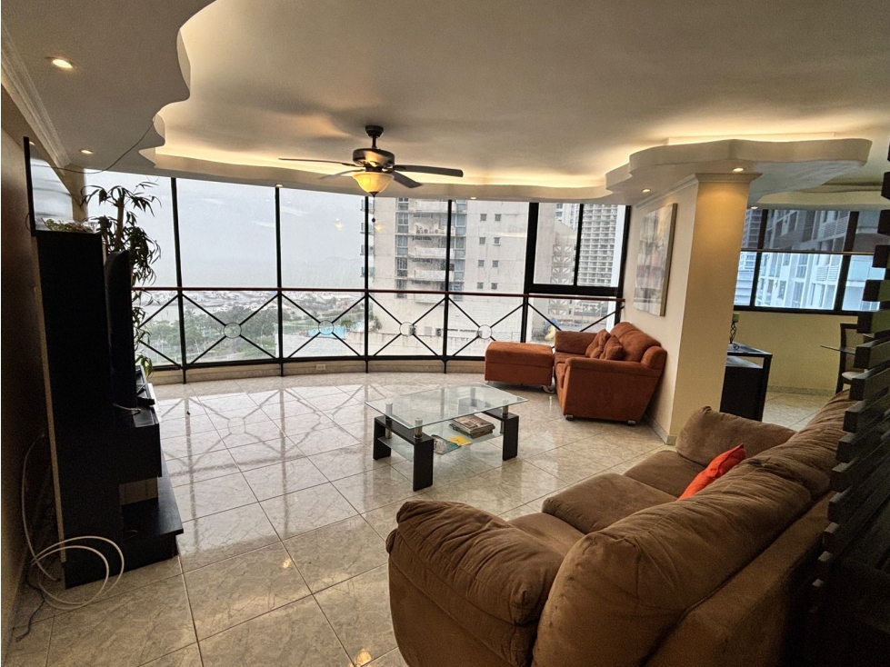 SE VENDE APARTAMENTO EN BELLA VISTA PH ROCA MAR CON VISTA AL MAR