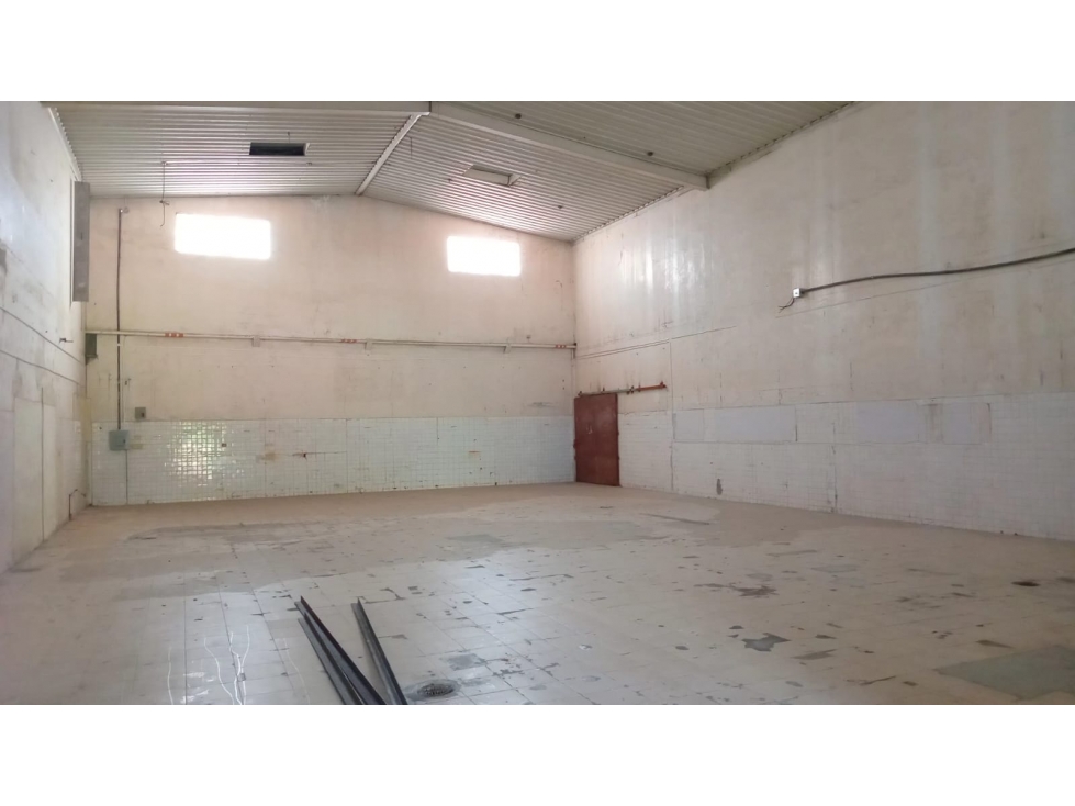 GALERA COMERCIAL / EL PARADOR / PEDREGAL / 268M2 / SOBRE VIA - 1
