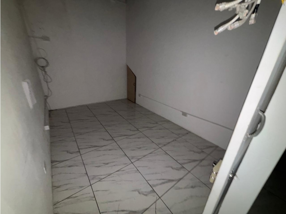 ALQUILER DE OFICINA EN CALLE 50 DE 289M CON 2 NIVELES SOBRE LA VIA — foto 6