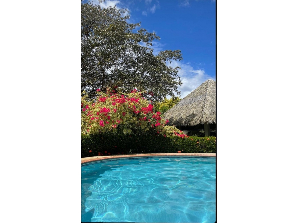 SE VENDE CASA EN SANTA CLARA DE 8 HABITACIONES CON BOHIO Y PISCINA - 4