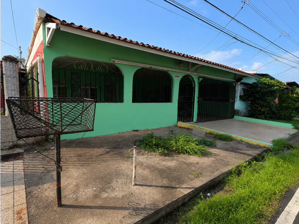 SE VENDE AMPLIA CASA EN EL TECAL 256 M2 CON TERRAZA VIA PRINCIPAL