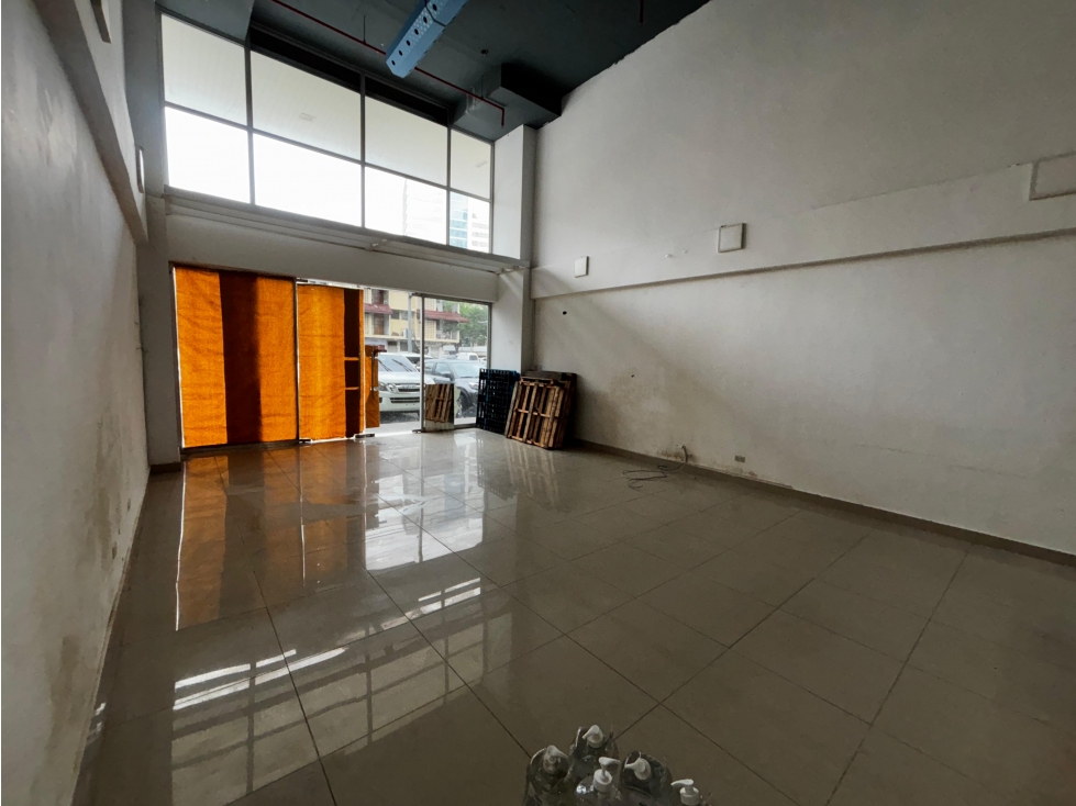 EL CARMEN / PLAZA KORINTHO / 197M / PLANTA BAJA / FRENTE A VIA