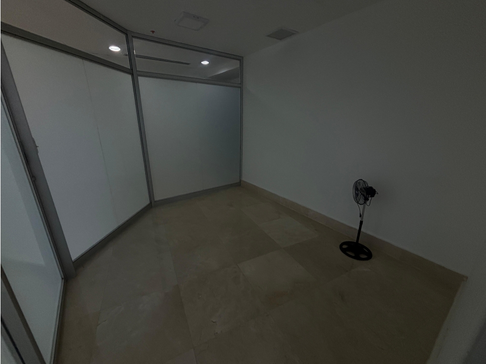 SE VENDE OFICINA EN REVOLUTION F&F TOWER TORNILLO CALLE 50 DE 188M — foto 6