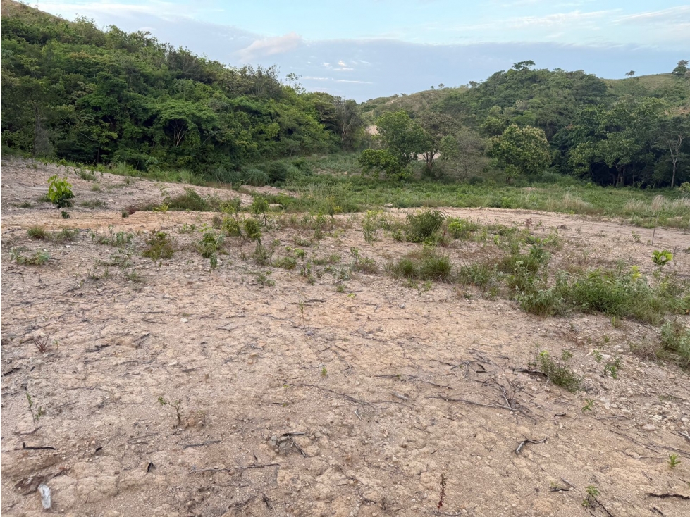 TERRENO / CHAME / EL CALVARIO / 853 M2 / LOTE PLANO