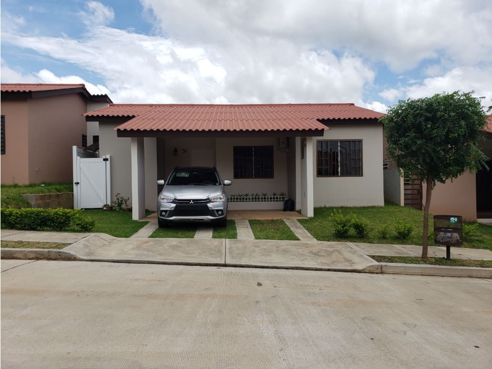 CHORRERA / LAS ARBOLEDAS / 252 M2 / 3 HABITACIONES / TERRAZA / PISCINA