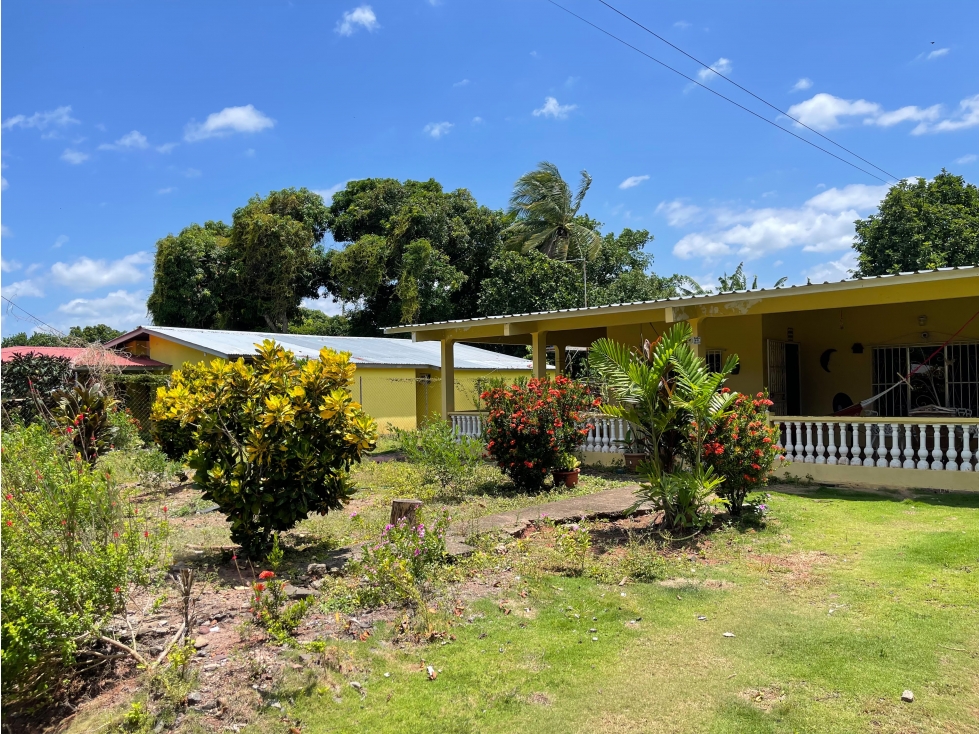 SE VENDE CASA EN CHORRERA LLANO LARGO 600 M2 CON AMPLIA TERRAZA