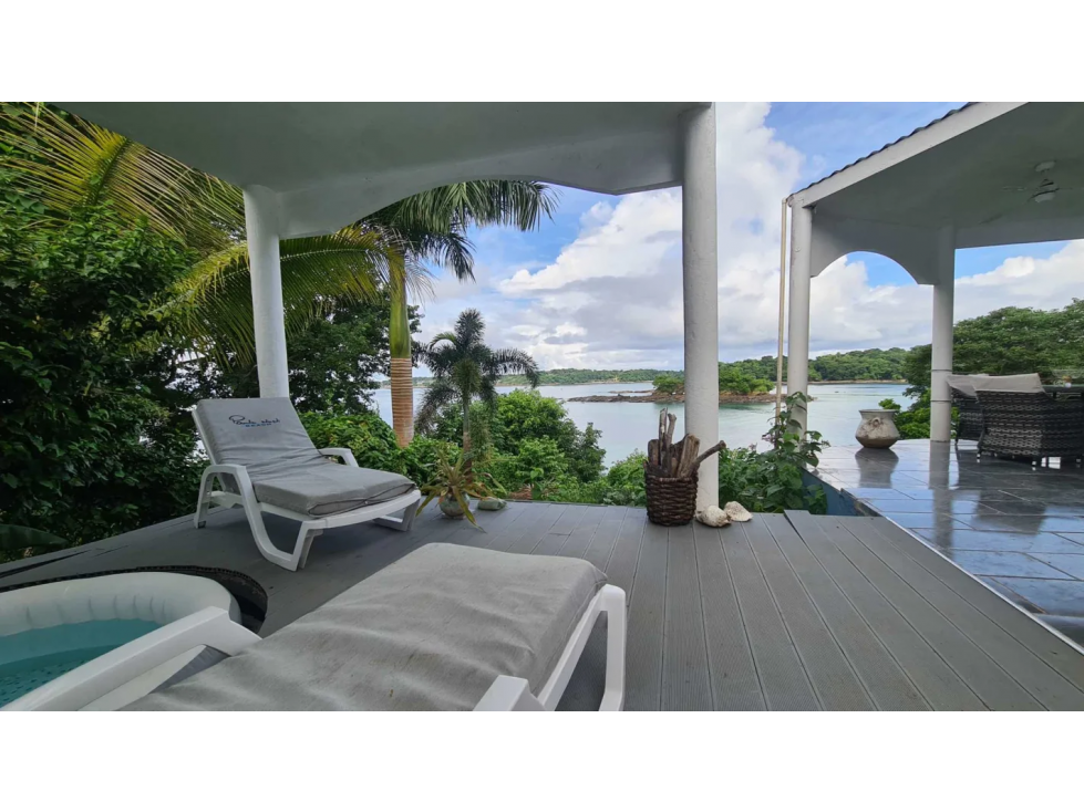 SE VENDE CASA EN ISLA SABOGA FRENTE AL MAR DE 3 HABITACIONES 1600M - 1