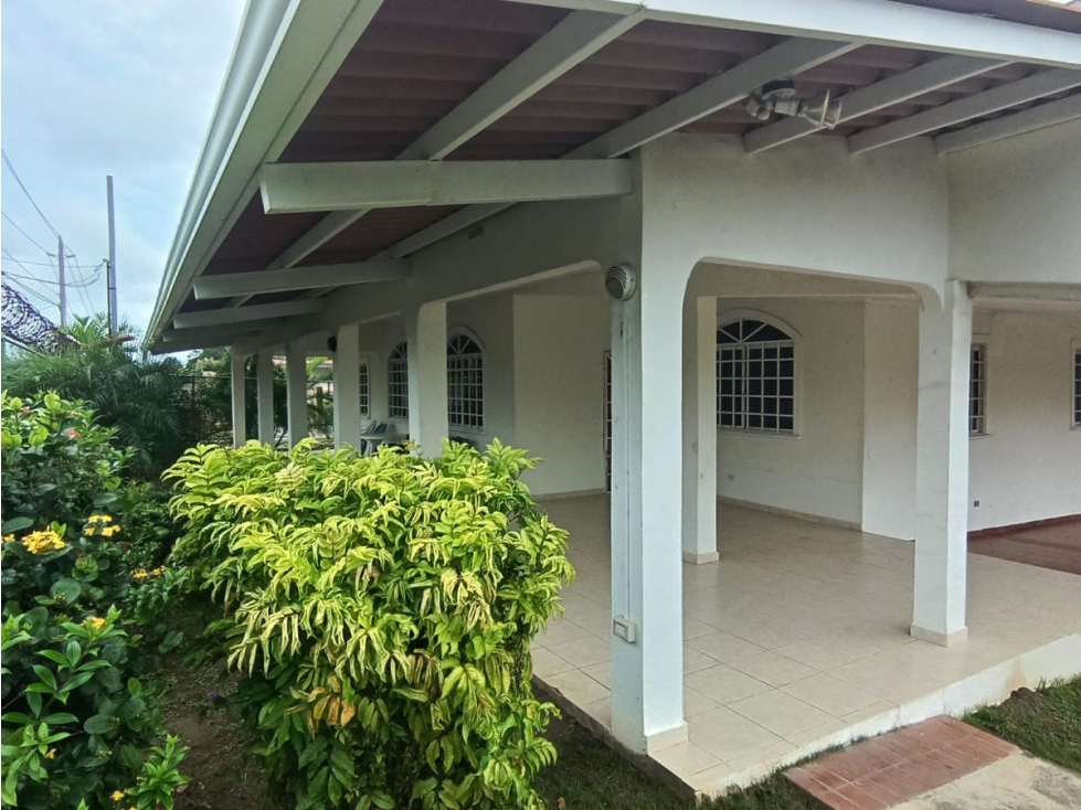 CHAME / VILLA CAMPESTRE / 1000 M2 / 4 HABITACIONES / PISCINA / TERRAZA