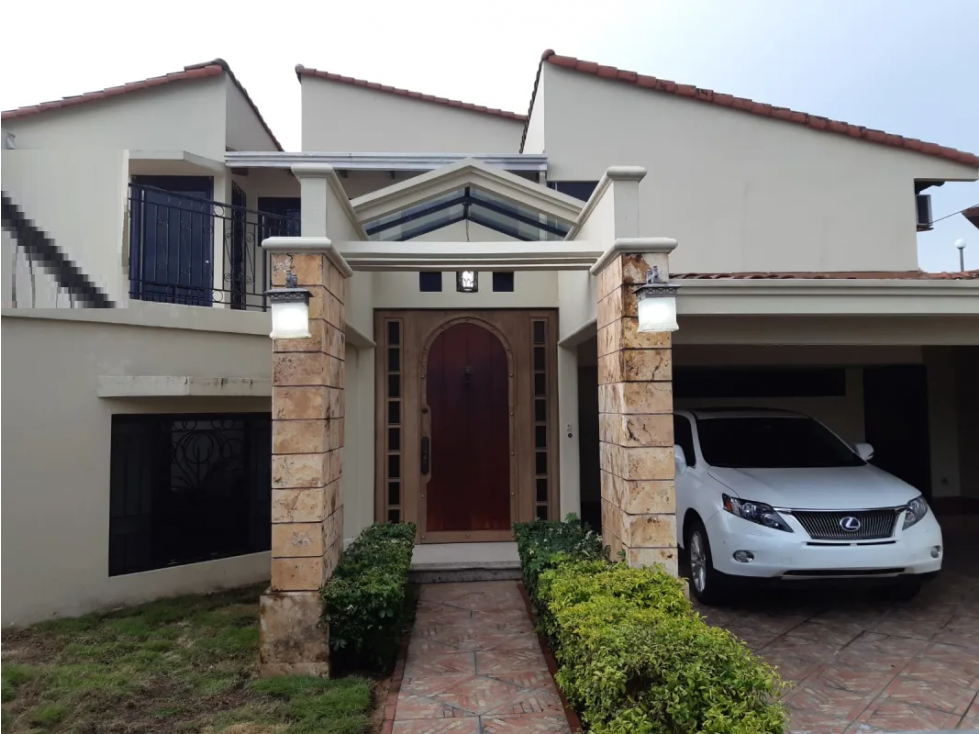 SE VENDE CASA ALTOS DE BETANIA DE 400M CON 3 HABITACION DE 2 NIVELES