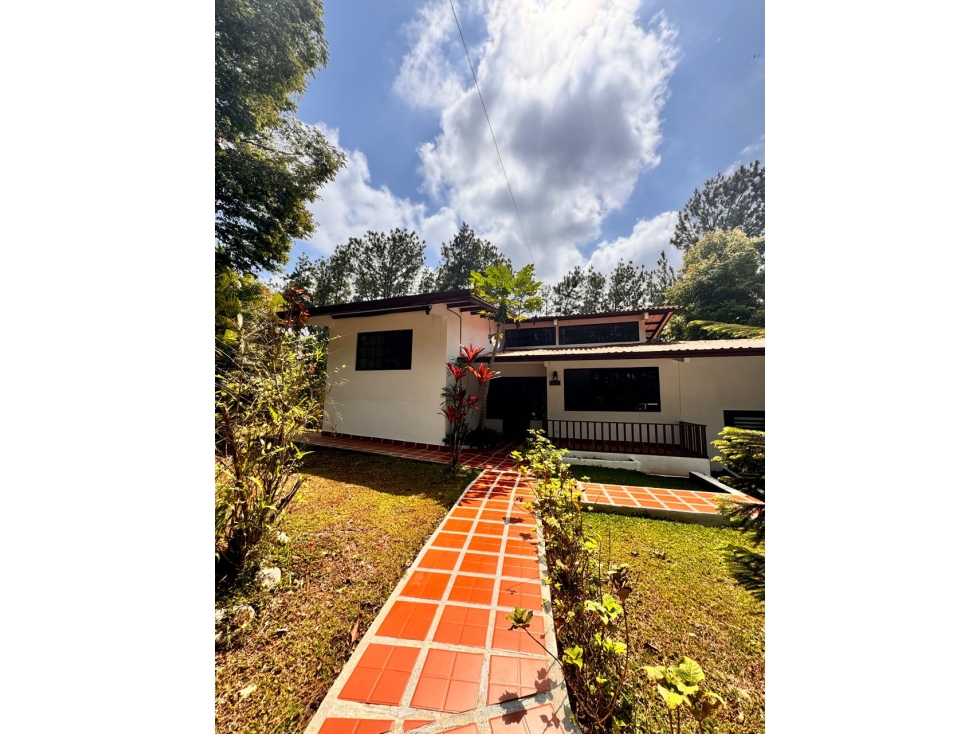 CERRO AZUL / EL VIGIA / 1700 M2 / AMOBLADO / LINEA BLANCA / CASCADA — foto 3