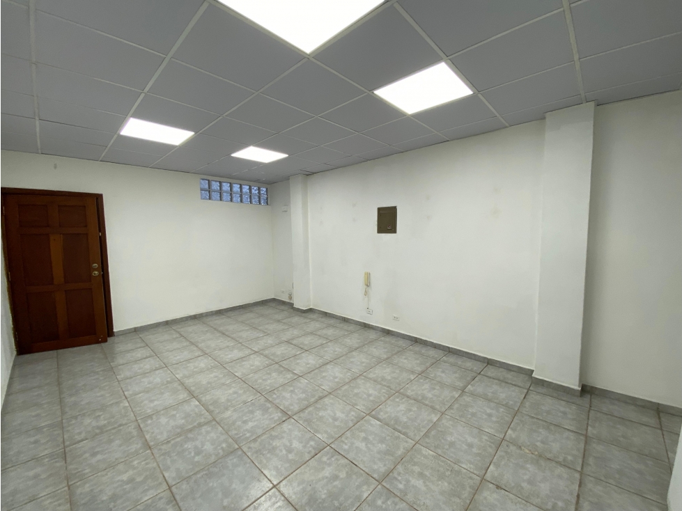 CALLE 50 / OFICINA / PLAZA VARIBE / 43M / DIVISIONES / PLANTA ALTA