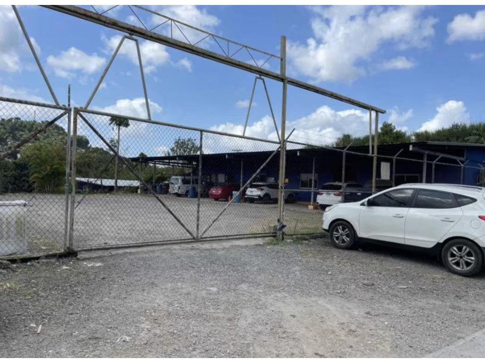 TERRENO / BRISAS DEL GOLF / 2600M / CON OFICINAS / PARA INVERSION JC - 2