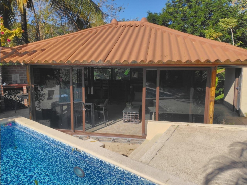 SAN CARLOS / LAS UVAS / 3 HABITACIONES / 1001 M2 / 3 BAÑOS / PISCINA