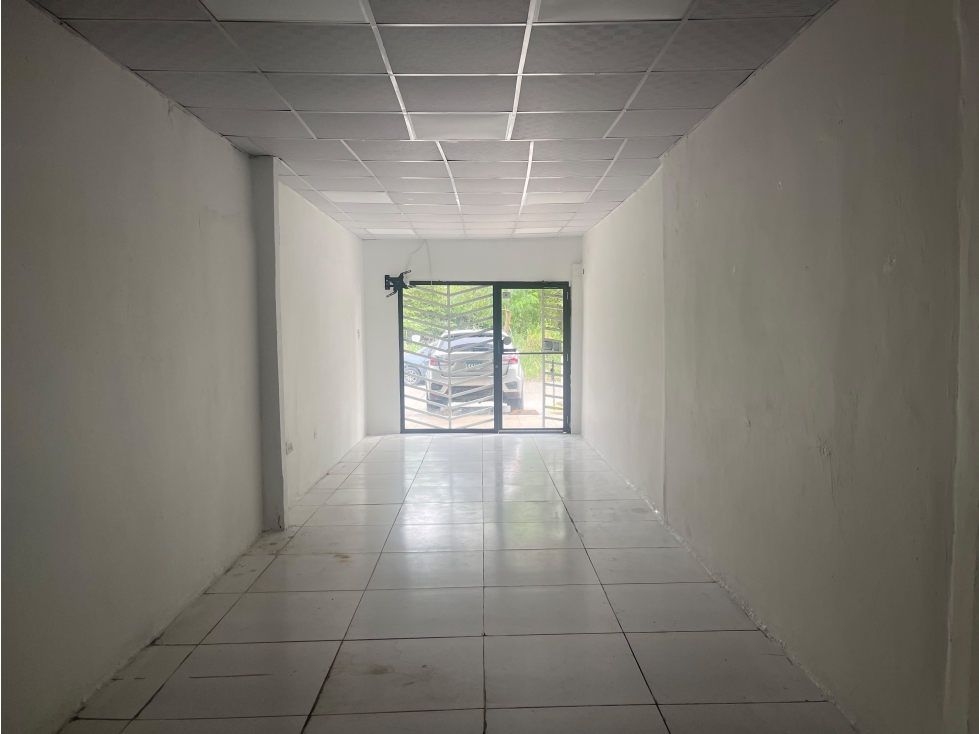 SE ALQUILA LOCAL COMERCIAL EN EL CRISOL 66M 1 BAÑO 2 DIVISIONES — foto 5