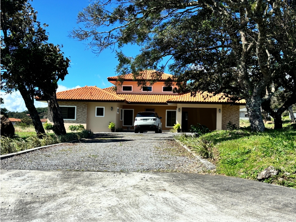 BOQUETE COUNTRY CLUB / 1704M2 / 2 HABITAC / 2 BAÑ / AMPLIO JARDIN - 4