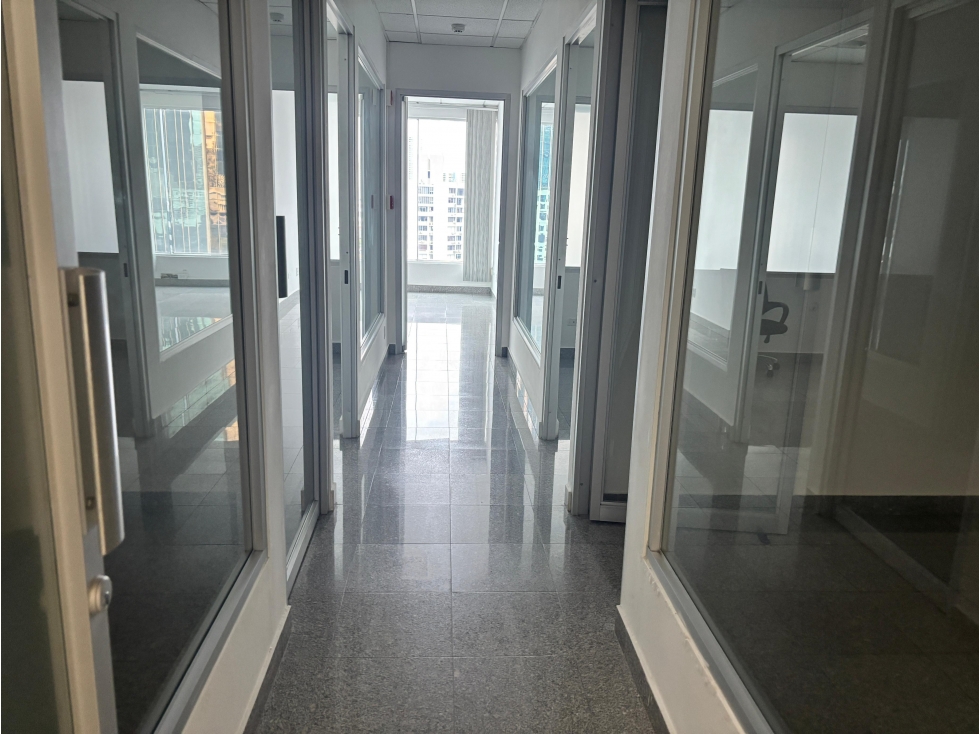 CALLE 50 / OFICINA / TORRE GLOBAL BANK / 131M / AMOBLADA /DIVISIONES — foto 4