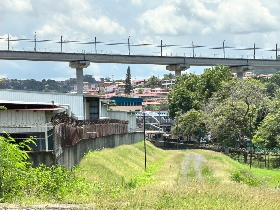 TERRENO PLANO / DOMINGO DÍAZ / 14041M / RM3-C2 / FRENTE AL METRO