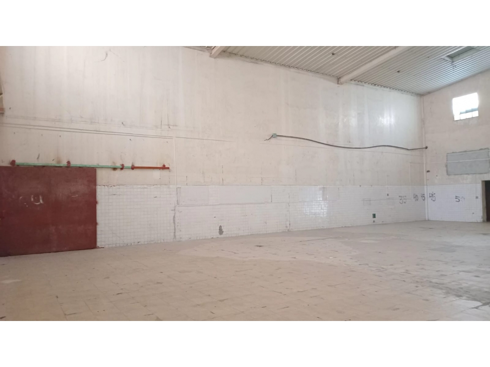 GALERA COMERCIAL / EL PARADOR / PEDREGAL / 268M2 / SOBRE VIA - 3