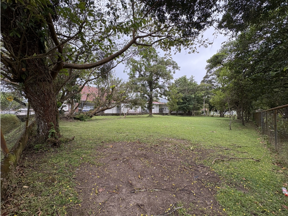 SE VENDE TERRENO PLANO DE 2086M EN EL VALLE DE ANTON - 1