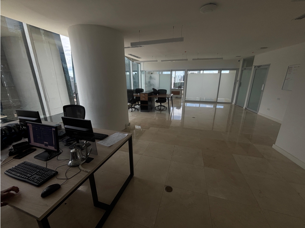 TORNILLO / REVOLUTION F & F TOWER / CALLE 50 / 188M / DIVISIONES