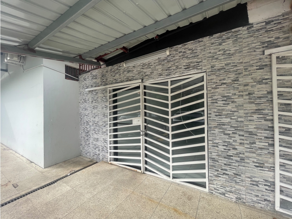 SE ALQUILA LOCAL COMERCIAL EN EL CRISOL 66M 1 BAÑO 2 DIVISIONES — foto 4