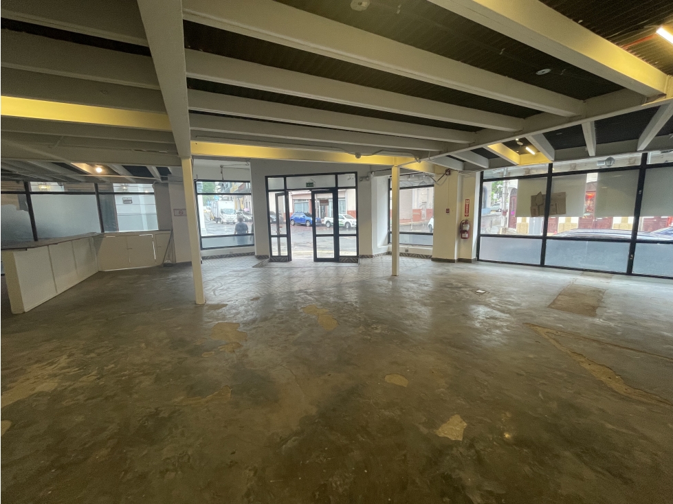 CASCO VIEJO / PLAZA CENTRAL / 240M / 2 BAÑOS / COCINA / MEZZANINE