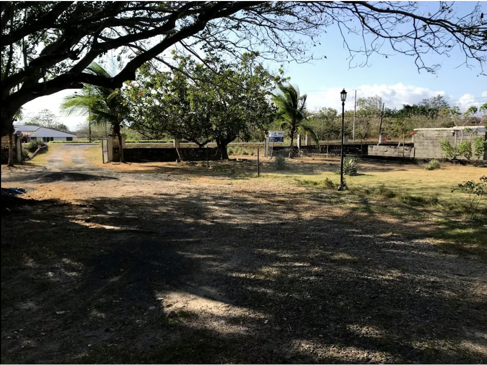 SE VENDE TERRENO 3400M EN COCLE PENONOME CON CASA Y ZONAS VERDES - 1