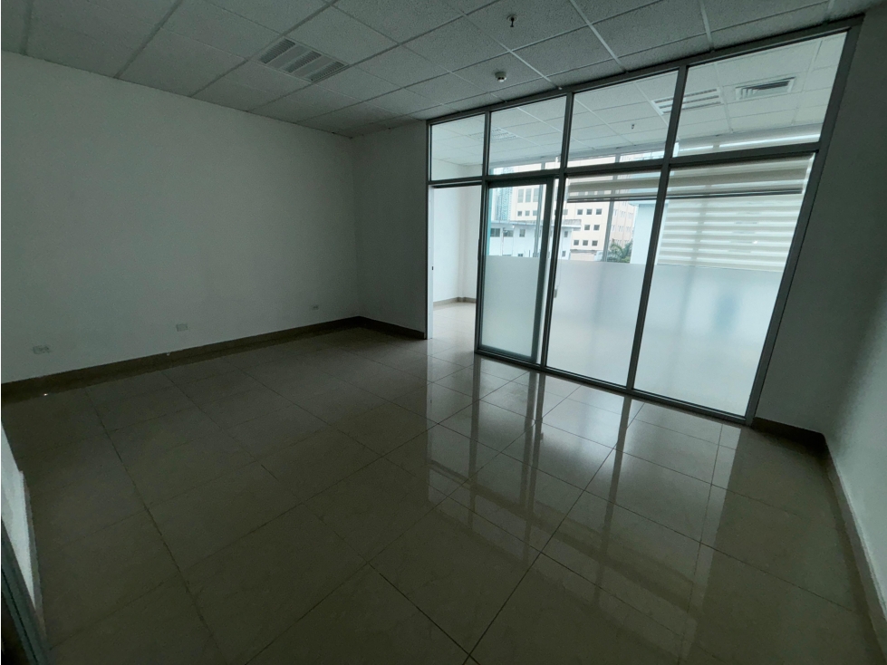 EL CARMEN / OFICINAS COMERCIAL / PLAZA KORINTHO / 65M2 - 1