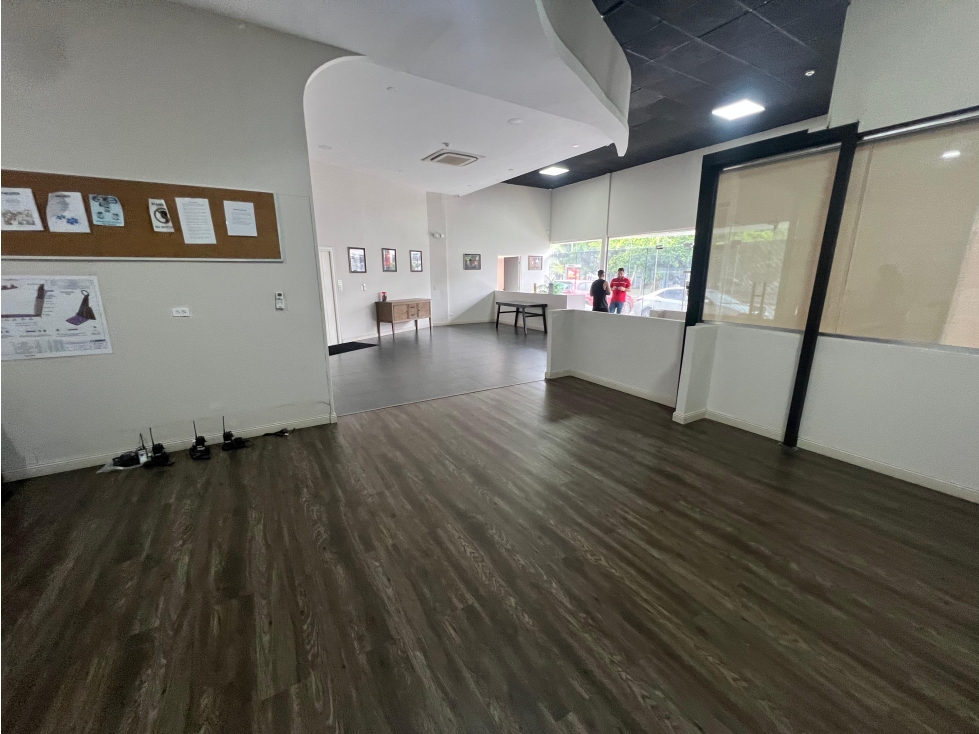 COSTA DEL ESTE / 233M / 2 PARKING / PISO BAJO / SOBRE VIA / OFICINAS — foto 2