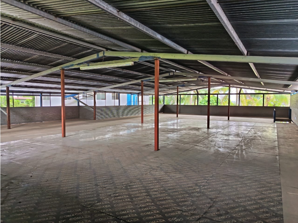 SE ALQUILA BODEGA EN LA 12 DE OCTUBRE 700M2 REMODELADA 2 NIVELES - 1
