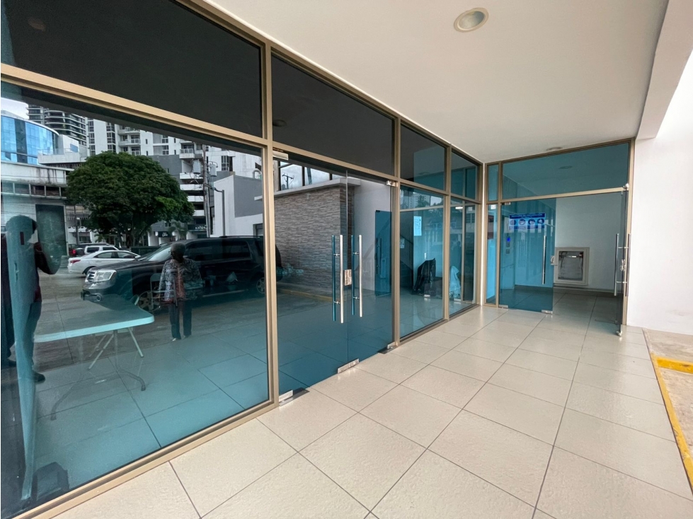 SE ALQUILA LOCAL EN BELLA VISTA PLAZA COWES 200M 1 BAÑO COCINA