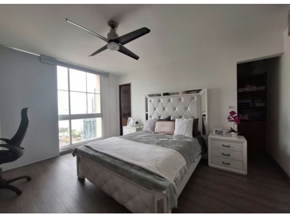 SE VENDE APARTAMENTO PUNTA PACIFICA 200M 4 HABITACIONES BALCON