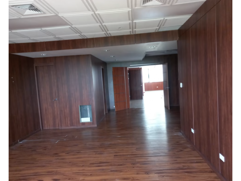 BALBOA PLAZA / AV BALBOA / DIVISIONES / 230M / VACIO / PISO BAJO — foto 4