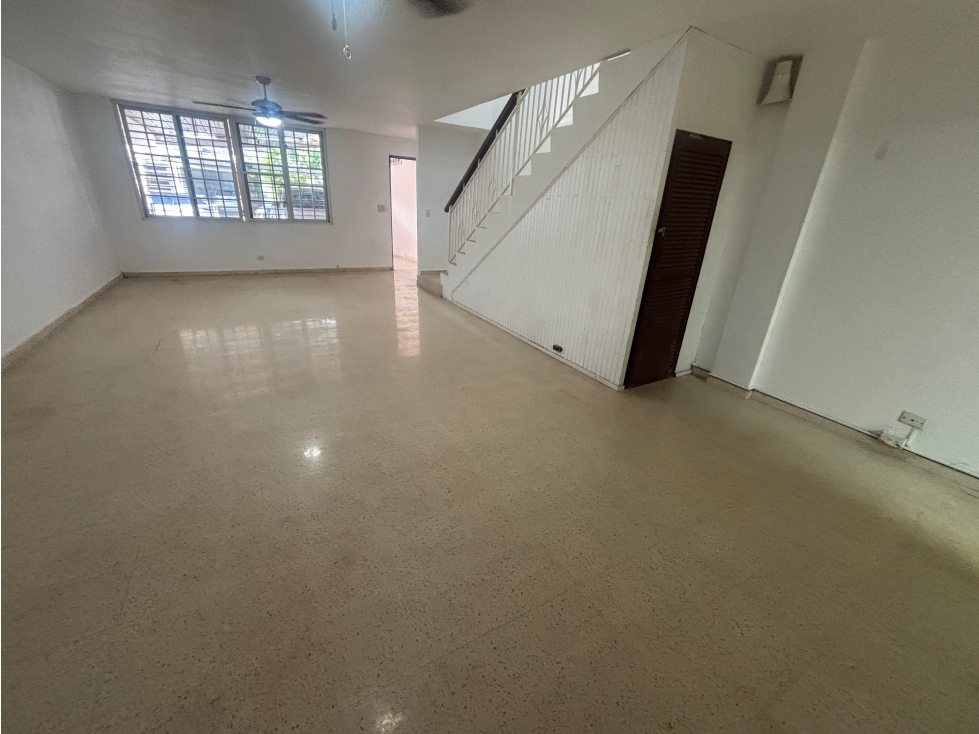 BOULEVARD EL DORADO / 300M / 3 HABITACIONES / 2 NIVELES / TERRAZA - 3