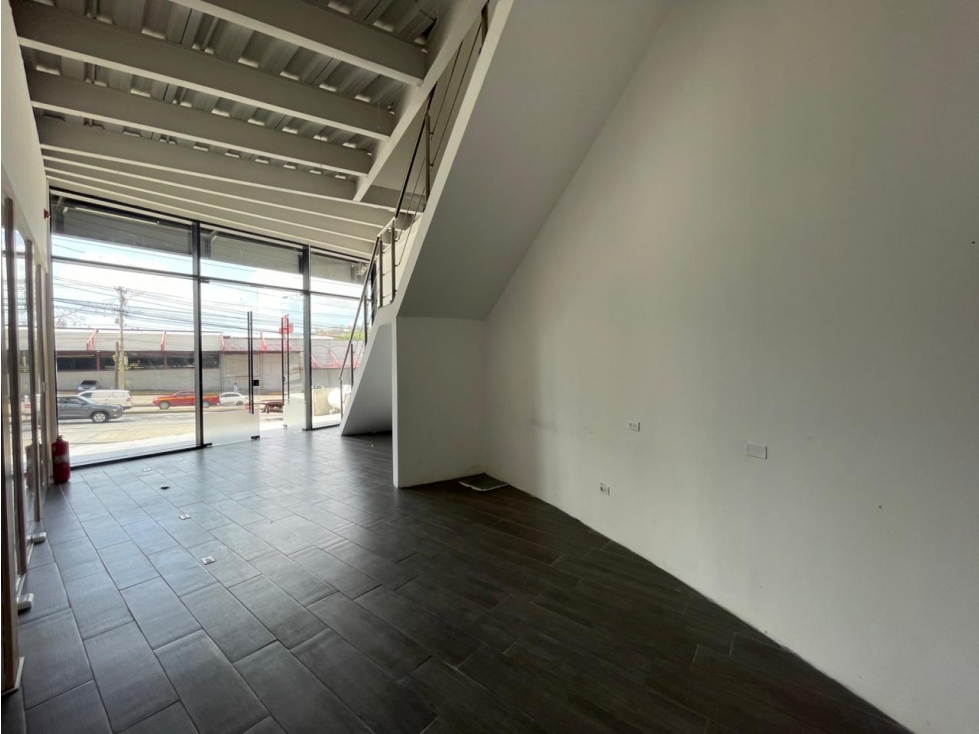 LOCAL / TUMBA MUERTO / MIDTOWN PLAZA / 110M / VACIO / PLANTA BAJA