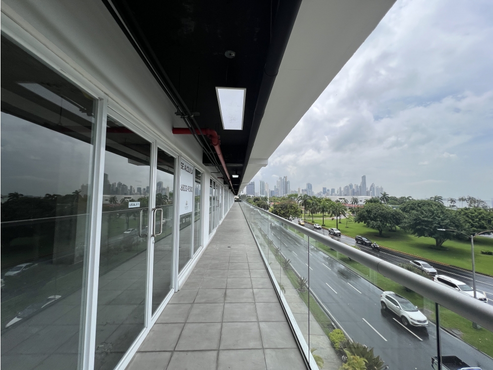 SE VENDE LOCAL COMERCIAL EN THE SANDS AV. BALBOA 180 M2