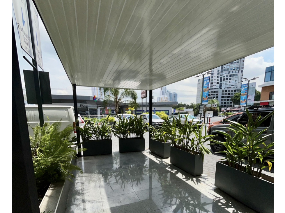SE ALQUILA LOCAL COMERCIAL EN VIA PORRAS 90M PLANTA BAJA CON TERRAZA — foto 2