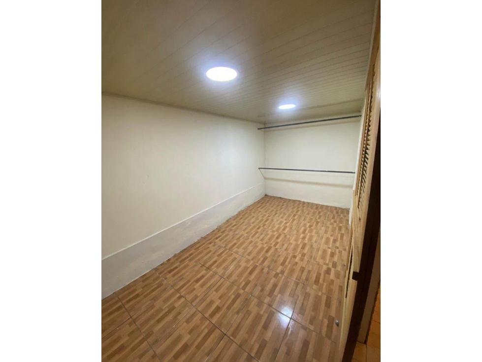 SE VENDE CASA TOCUMEN 200M 4 HABITTACIONES TERRAZA Y DEPOSITO — foto 6