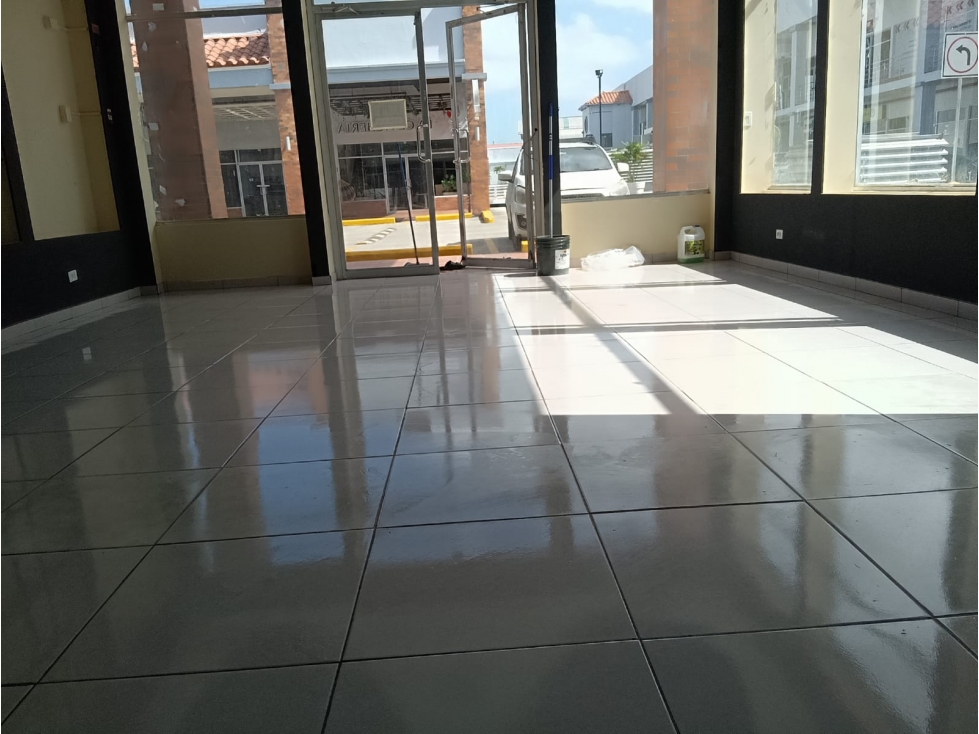 LOCAL / BRISAS DEL GOLF / 130M / SIN DIVISIONES / PLANTA BAJA