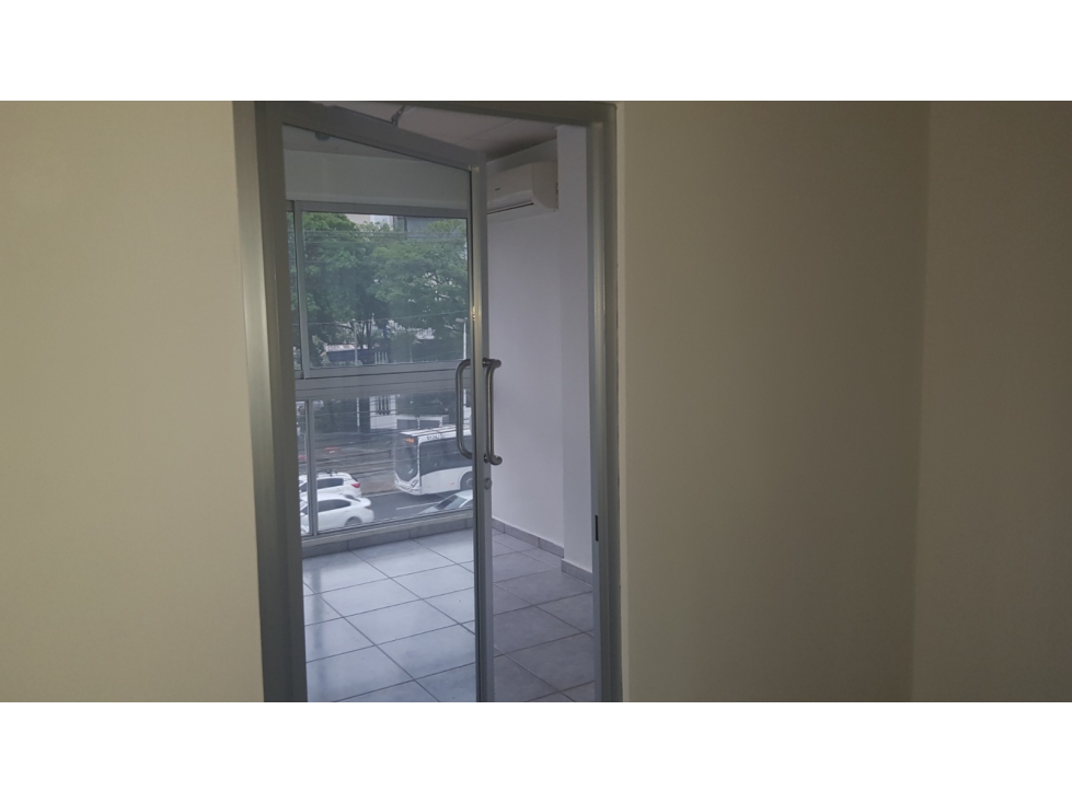 CALLE 50 / OFICINA / PLAZA VARIBE / 57M / DIVISIONES / PLANTA ALTA — foto 2