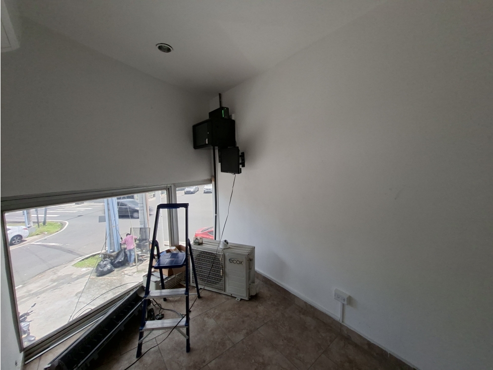 SE ALQUILA LOCAL PARQUE LEFEVRE 140M 2 BAÑO CON AIRE ACONDICIONADO — foto 5